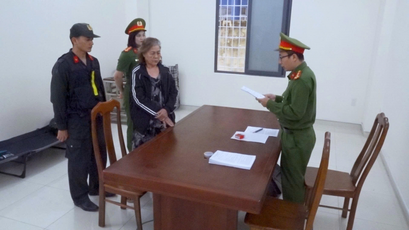 Khởi tố hai nữ hành khách vận chuyển trái phép hơn 2,3kg vàng từ Hàn Quốc về Việt Nam -0