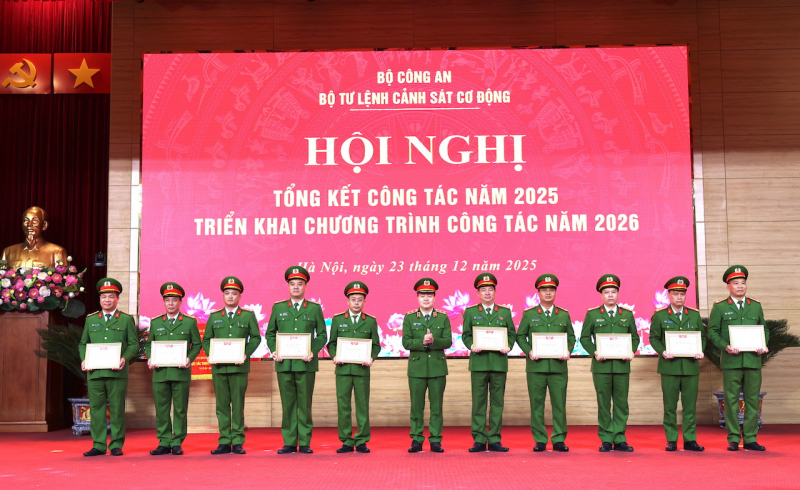 Phát huy vai trò lãnh đạo toàn diện các mặt công tác của lực lượng Cảnh sát cơ động -1