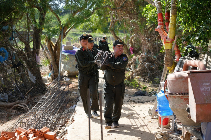 Tiểu đoàn Cảnh sát cơ động phối hợp Công an Lâm Đồng đẩy nhanh tiến độ “Chiến dịch Quang Trung”  -0
