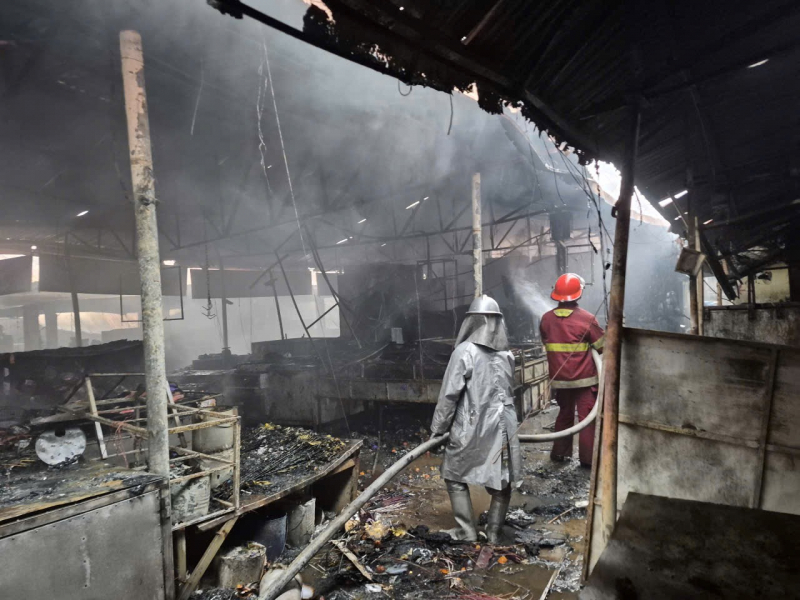 Đám cháy tại chợ Xanh được khống chế, không có thương vong về người -0