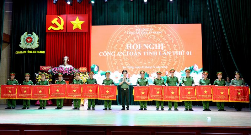 Công an tỉnh An Giang quyết tâm giữ vững ổn định, an ninh, an toàn để tỉnh nhà phát triển -0