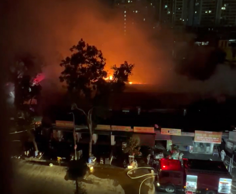 Cháy chợ xanh Định Công nhiều hộ dân sơ tán -1