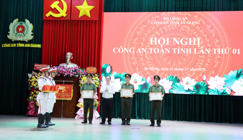 Công an tỉnh An Giang quyết tâm giữ vững ổn định, an ninh, an toàn để tỉnh nhà phát triển -2