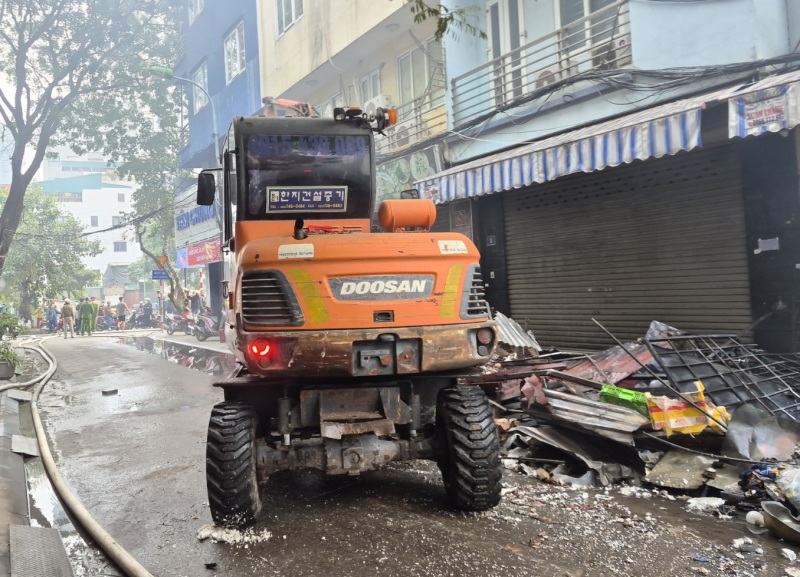 Đám cháy tại chợ Xanh được khống chế, không có thương vong về người -0