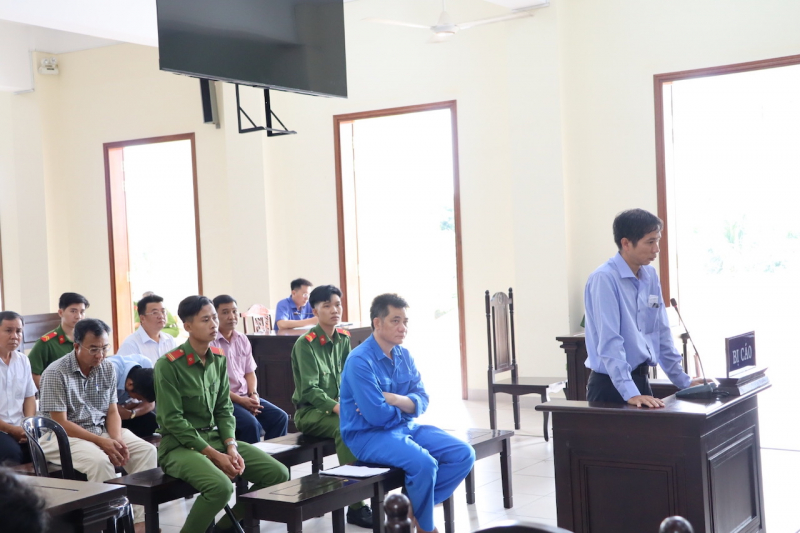 bản sao cac bi cao tai toa.jpeg -0