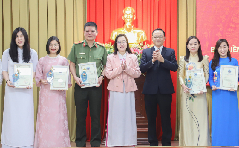 Vệt bài viết về khu thương mại tự do trên Báo CAND đoạt Giải báo chí Búa liềm vàng TP Đà Nẵng năm 2025 -0