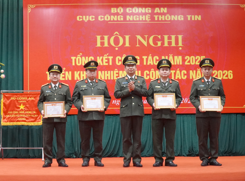 Tập trung nâng cao năng lực, phát triển đội ngũ cán bộ làm công nghệ thông tin chuyên trách có trình độ chuyên sâu -1