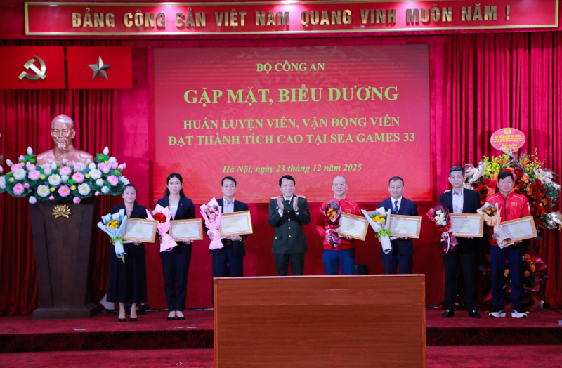 Gặp mặt, biểu dương các HLV, VĐV thể thao CAND đạt thành tích cao SEA Games 33 -0