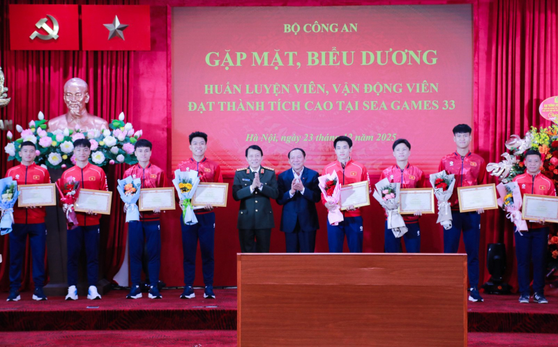 Gặp mặt, biểu dương các HLV, VĐV thể thao CAND đạt thành tích cao SEA Games 33 -0