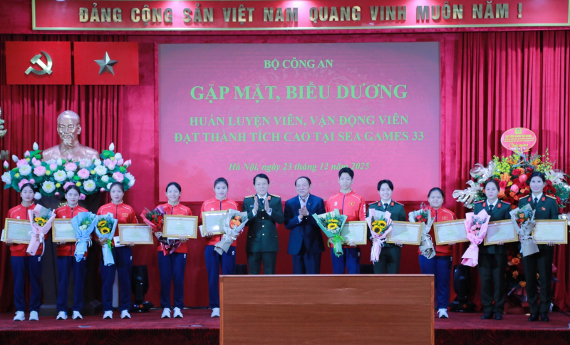 Gặp mặt, biểu dương các HLV, VĐV thể thao CAND đạt thành tích cao SEA Games 33 -1