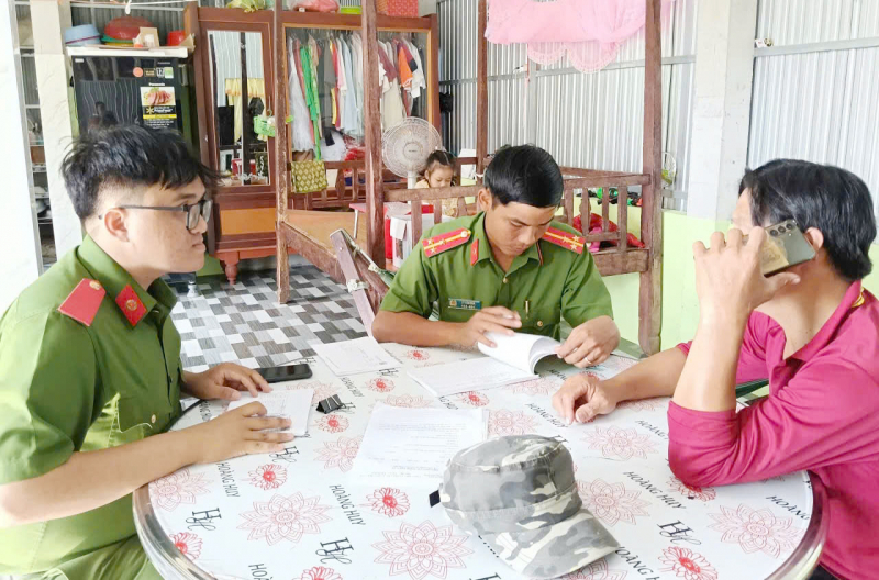 Cà Mau đẩy mạnh thu hồi vũ khí, vật liệu nổ, công cụ hỗ trợ và pháo -0