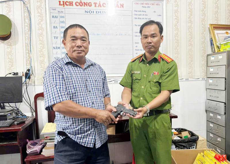 Cà Mau đẩy mạnh thu hồi vũ khí, vật liệu nổ, công cụ hỗ trợ và pháo -0