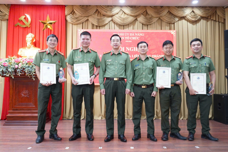 Vệt bài viết về khu thương mại tự do trên Báo CAND đoạt Giải báo chí Búa liềm vàng TP Đà Nẵng năm 2025 -0