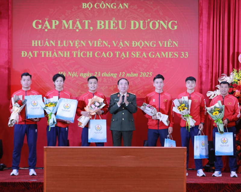 Gặp mặt, biểu dương các HLV, VĐV thể thao CAND đạt thành tích cao SEA Games 33 -1