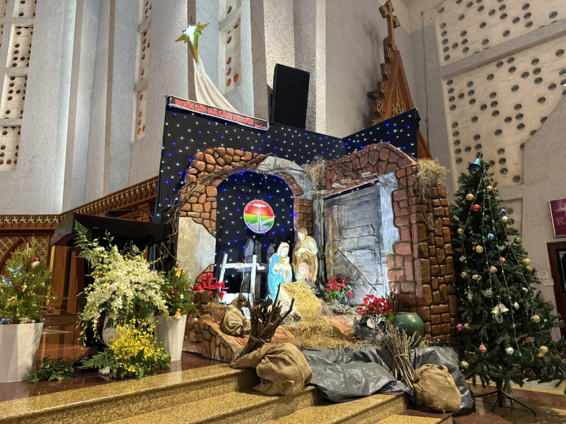 Giữ bình yên mùa Giáng sinh tại Giáo xứ Chánh toà Long Xuyên -0