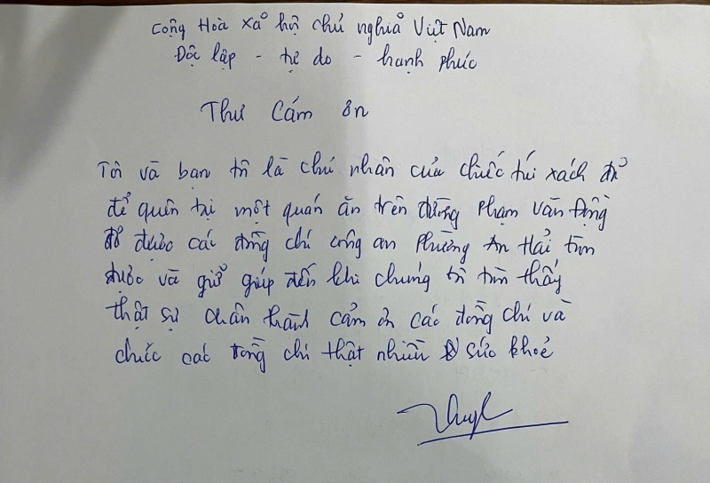 Công an “phường du lịch” ở Đà Nẵng liên tiếp, kịp thời trao trả tài sản cho người dân, du khách -1