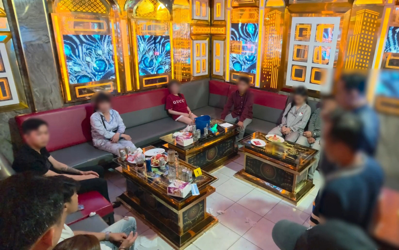 Bắt ma túy, lòi ra súng và trên 1.400 viên đạn -1