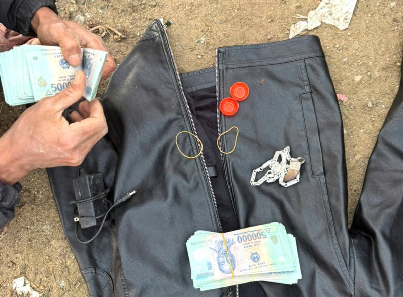 Bắt “nóng” thanh niên trộm nhiều tiền và vàng khi đi uống cà phê -0