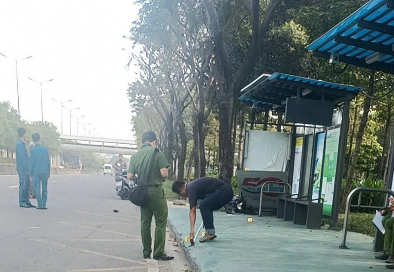 Nam thanh niên tử vong bất thường trong nhà chờ xe buýt -0