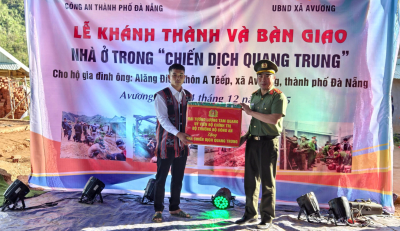 Công an Đà Nẵng bàn giao căn nhà đầu tiên trong Chiến dịch Quang Trung -0