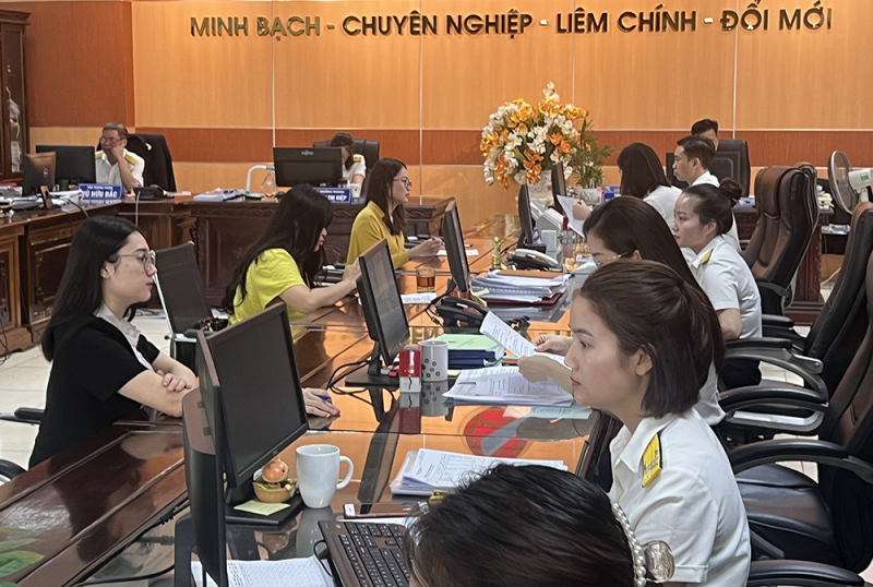 Ngành Thuế thu ngân sách vượt mốc 2 triệu tỷ đồng, vượt 30,1% dự toán -0