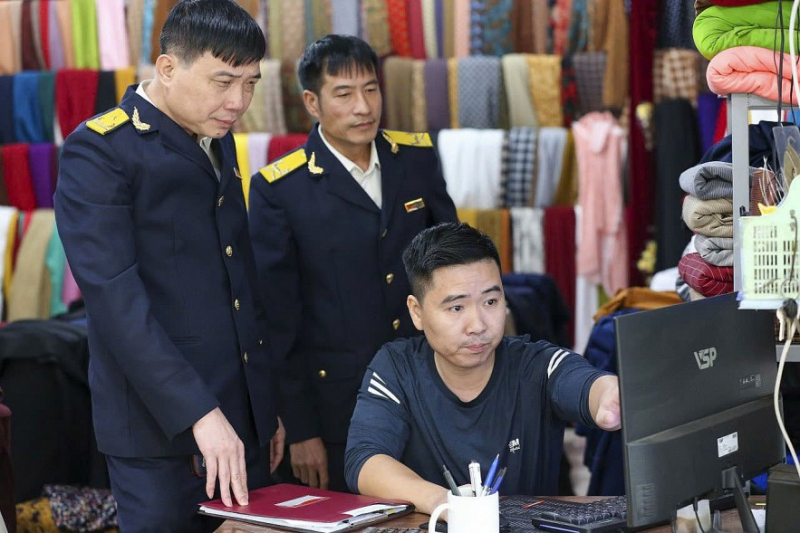 Ngành Thuế thu ngân sách vượt mốc 2 triệu tỷ đồng, vượt 30,1% dự toán -0