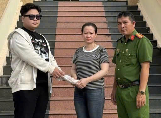 Nhặt túi vàng, mang đến Công an tìm người đánh rơi trả lại -0