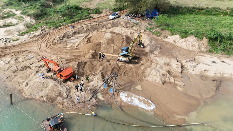 Phát hiện vụ khai thác cát trái phép quy mô lớn, ước tính hơn một tỷ đồng -0