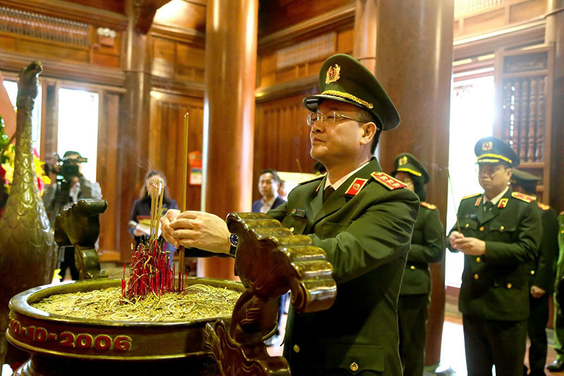 Thứ trưởng Phạm Thế Tùng dâng hoa, dâng hương tại Khu di tích lịch sử Quốc gia đặc biệt Kim Liên -1