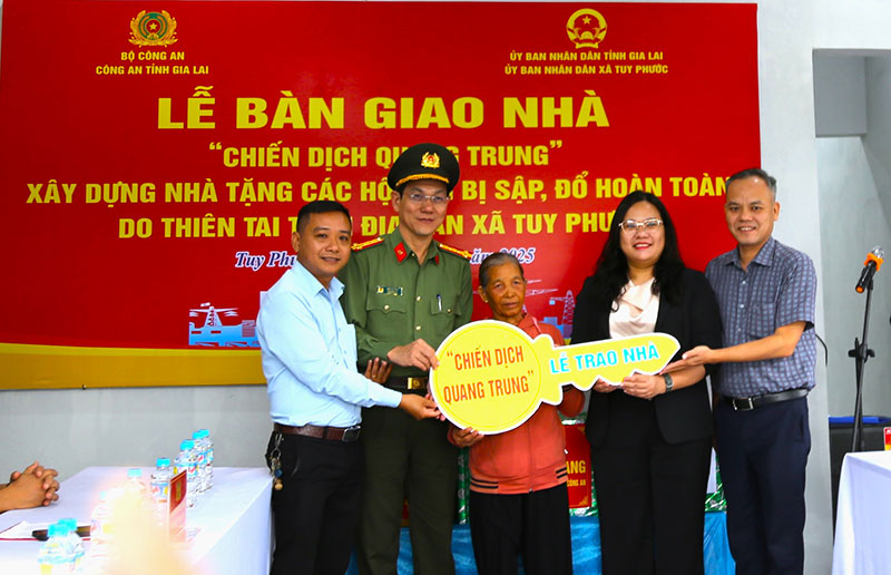 Bàn giao 4 căn nhà thuộc “Chiến dịch Quang Trung” cho người dân ở Gia Lai -0