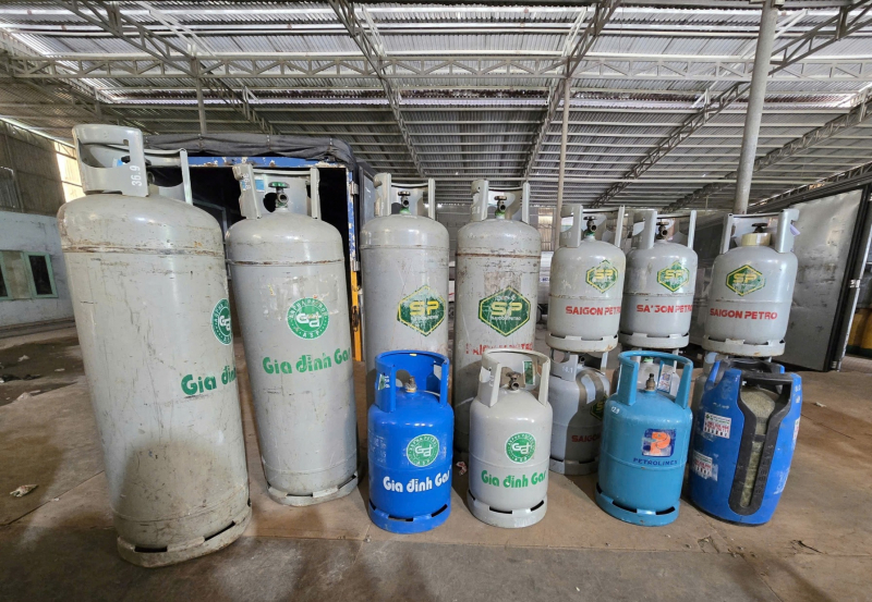 Khởi tố 4 bị can trong đường dây sản xuất, tiêu thụ gas giả quy mô lớn -1