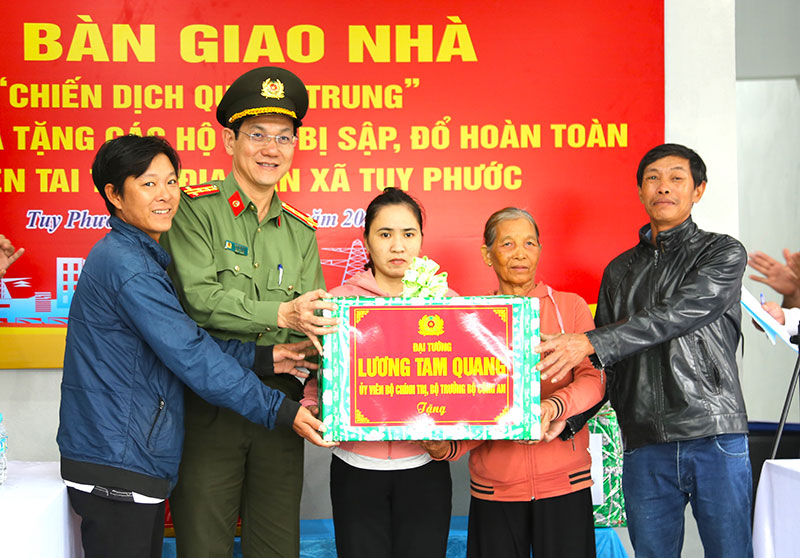 Bàn giao 4 căn nhà thuộc “Chiến dịch Quang Trung” cho người dân ở Gia Lai -0