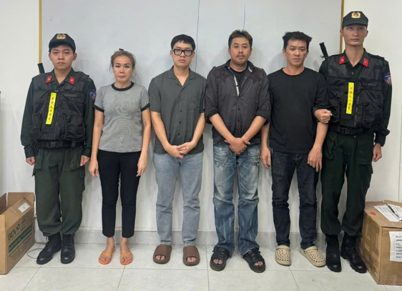 Khởi tố 4 bị can trong đường dây sản xuất, tiêu thụ gas giả quy mô lớn -0