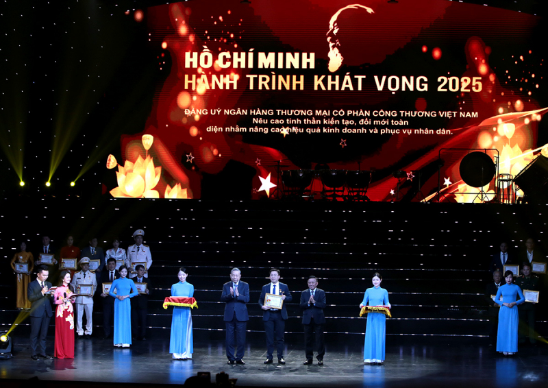 Các điển hình tiên tiến đã nêu gương sáng về tinh thần kiên định, tiên phong, dám nghĩ, dám làm -0