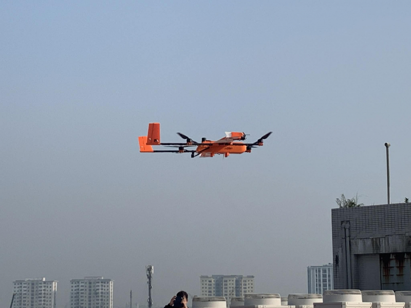 Bệnh viện đầu tiên sử dụng thiết bị không người lái vận chuyển thuốc cấp cứu đến trạm y tế -0