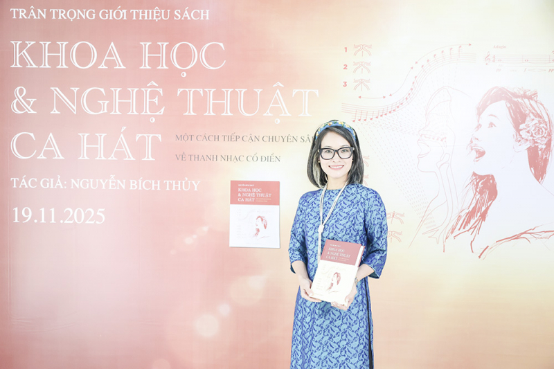 ngh%3f si opera bích th%3fy và cu%3fn sách m%3fi c%3fa ch%3f.jpg -1