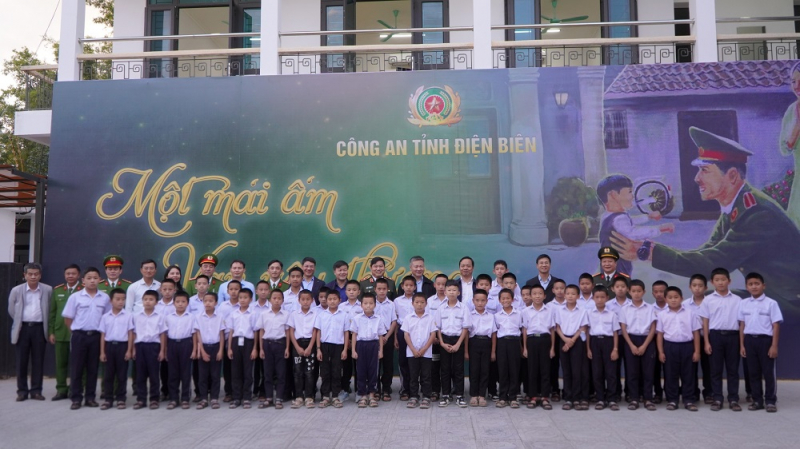 Thượng tướng Nguyễn Ngọc Lâm, Thứ trưởng Bộ Công an dâng hương các Anh hùng liệt sĩ tại Điện Biên -0