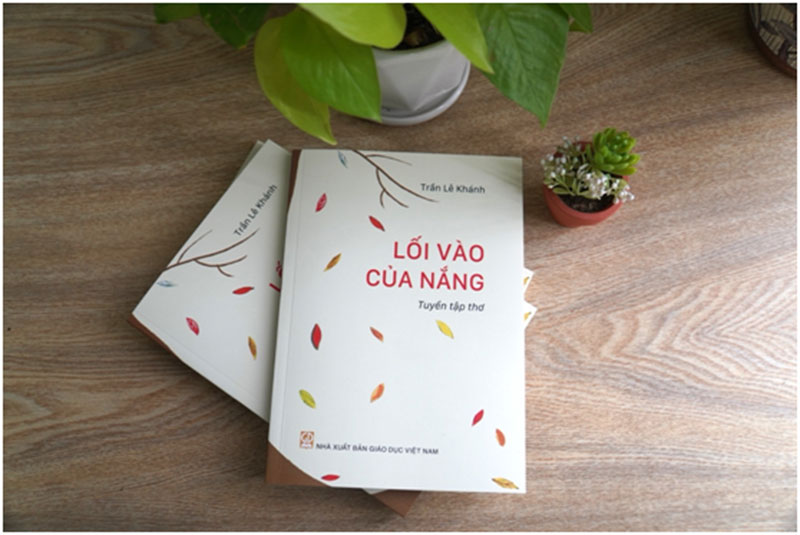 “Lối vào của nắng” - khi thi ca là những cú chạm tỉnh thức -0