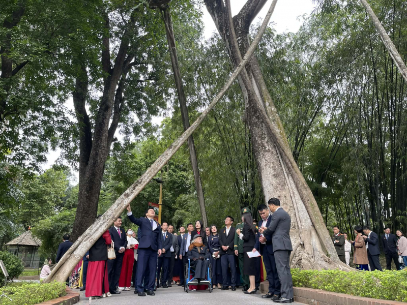 Đoàn đại biểu các điển hình tiêu biểu toàn quốc trong học tập và làm theo tư tưởng, đạo đức, phong cách Hồ Chí Minh báo công dâng Bác -0