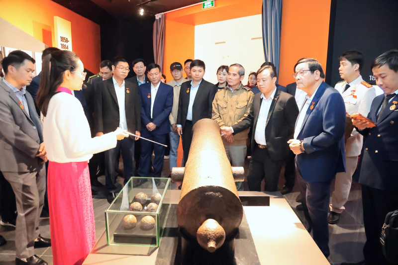 Hun đúc lòng yêu nước, niềm tự hào dân tộc -0