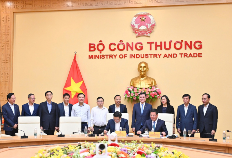 Đồng chí Lê Mạnh Hùng tiếp nhận bàn giao công tác Bí thư Đảng ủy, Quyền Bộ trưởng Bộ Công Thương -0