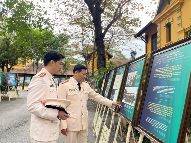 Vinh dự và tự hào khi báo công dâng Bác  -0