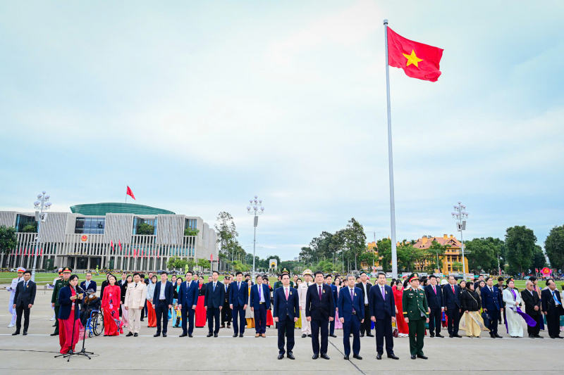 Đoàn đại biểu các điển hình tiêu biểu toàn quốc trong học tập và làm theo tư tưởng, đạo đức, phong cách Hồ Chí Minh báo công dâng Bác -0
