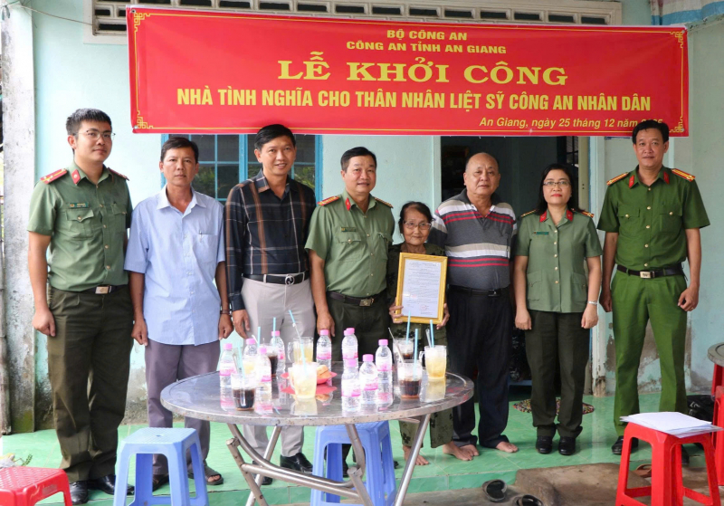 Khởi công xây Nhà tình nghĩa tặng thân nhân Liệt sĩ CAND -0