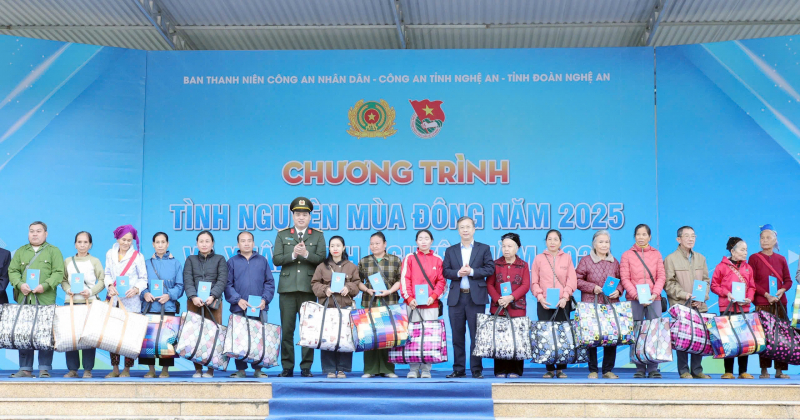 Ban Thanh niên Công an nhân dân tổ chức Chương trình tình nguyện tại Nghệ An -0