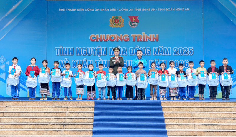 Ban Thanh niên Công an nhân dân tổ chức Chương trình tình nguyện tại Nghệ An -0
