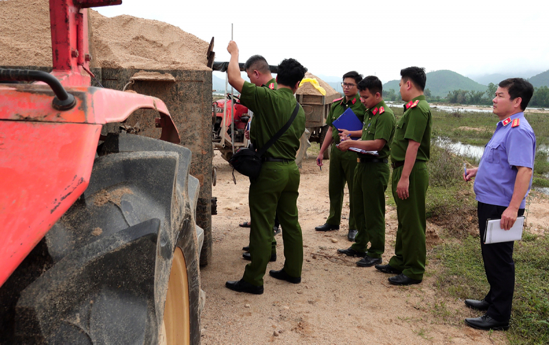 Triệt xóa đường dây khai thác cát trái phép trên sông Kôn -0