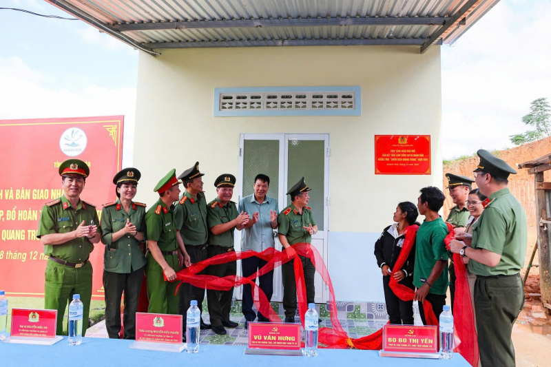 Báo chí phản ánh sinh động hình ảnh người chiến sĩ Công an vì nhân dân phục vụ gắn với phong trào thi đua “Ba nhất” -0