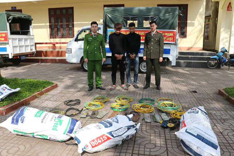 Bắt 2 đối tượng gây ra hơn 150 vụ trộm dây cáp -0