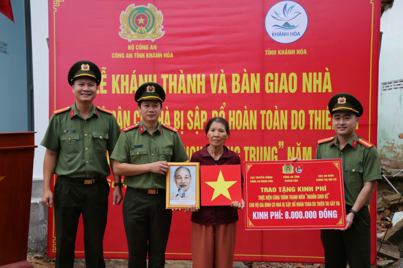 Trao Công trình thanh niên hỗ trợ người dân Khánh Hòa khắc phục hậu quả mưa lũ -0